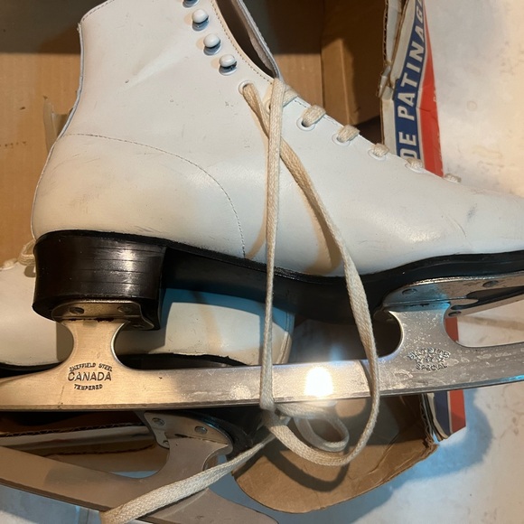 Women’s Genuine ALL CANADIAN Figure Ice Skates-WhiteSheffield Steel Tempered C7 - Picture 6 of 15